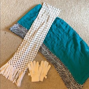 Scarves and gloves bundle